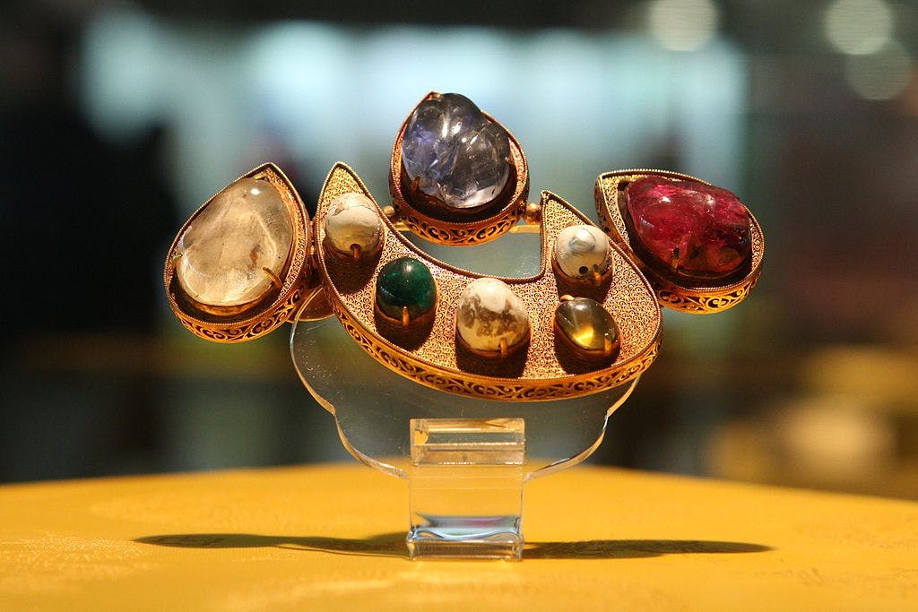 Chinese jewelry piece - gem species and varieties