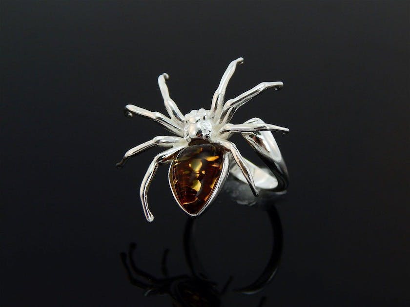 goth spider ring - black amber