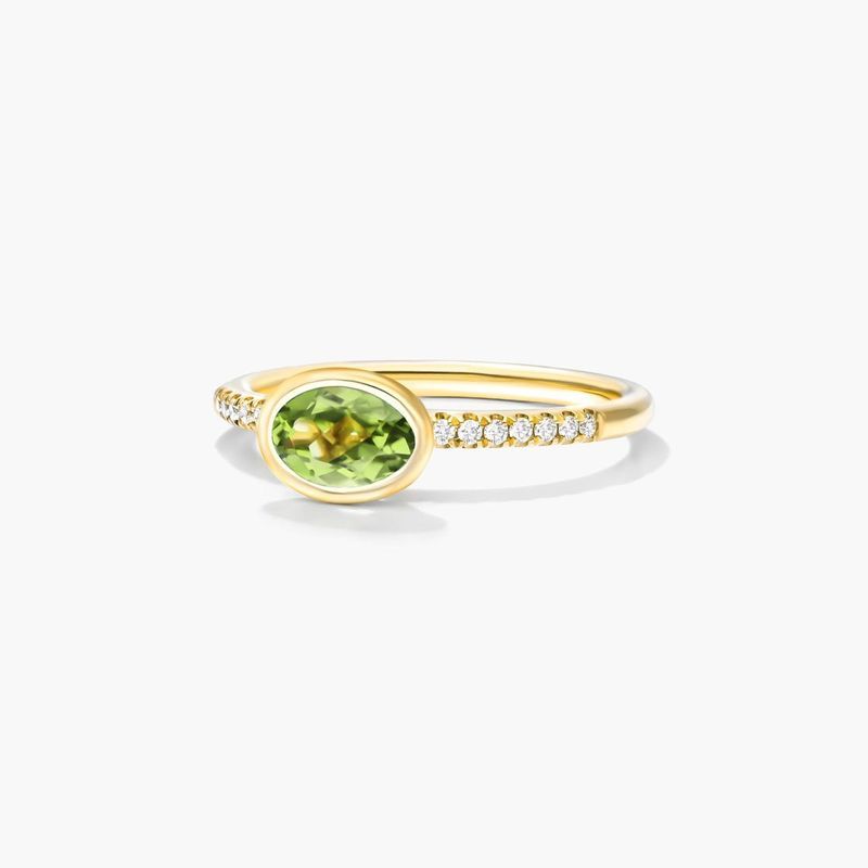 18K Yellow Gold East-West Oval Peridot and Diamond Ring (7.0x5.0mm)
