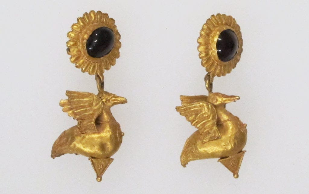 Greek earrings, gold and carbuncles