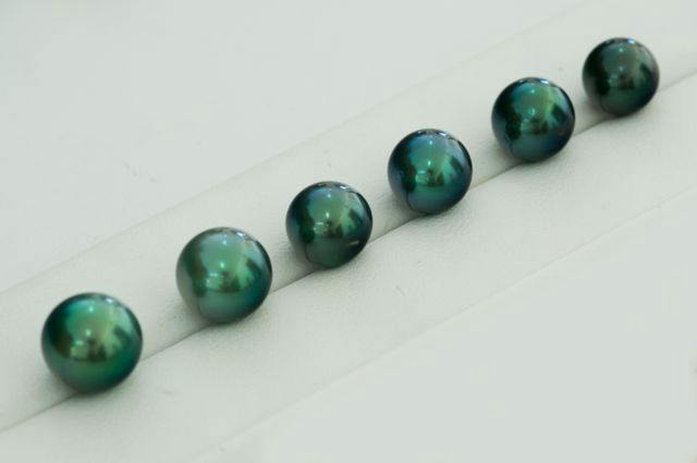 Green Tahitian peals - pearl engagement ring stones