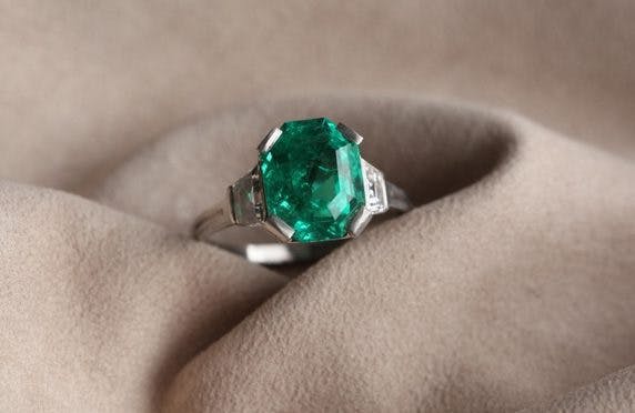 Choosing an Emerald Engagement Ring Stone