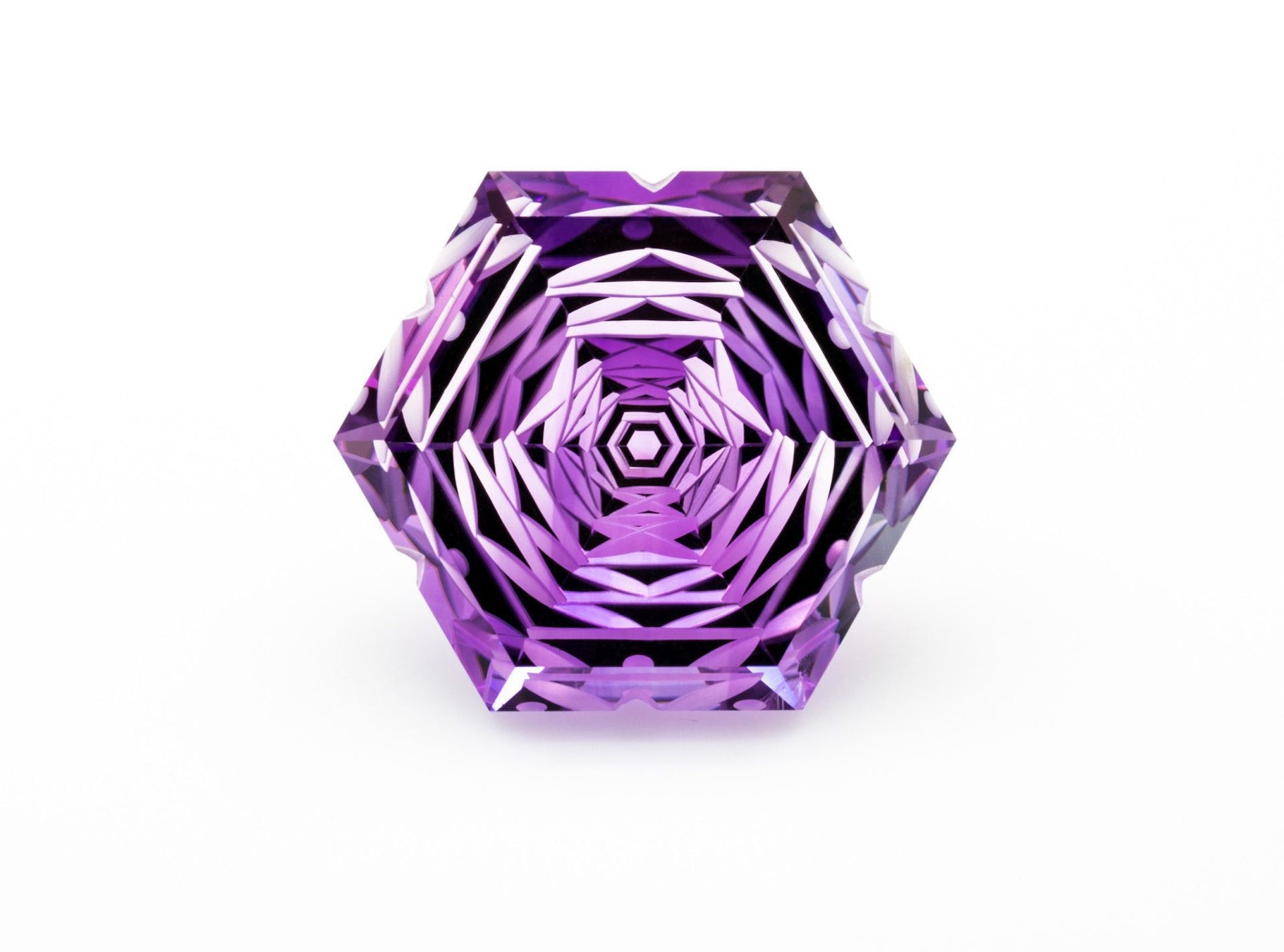 amethyst buying guide - intricate cut