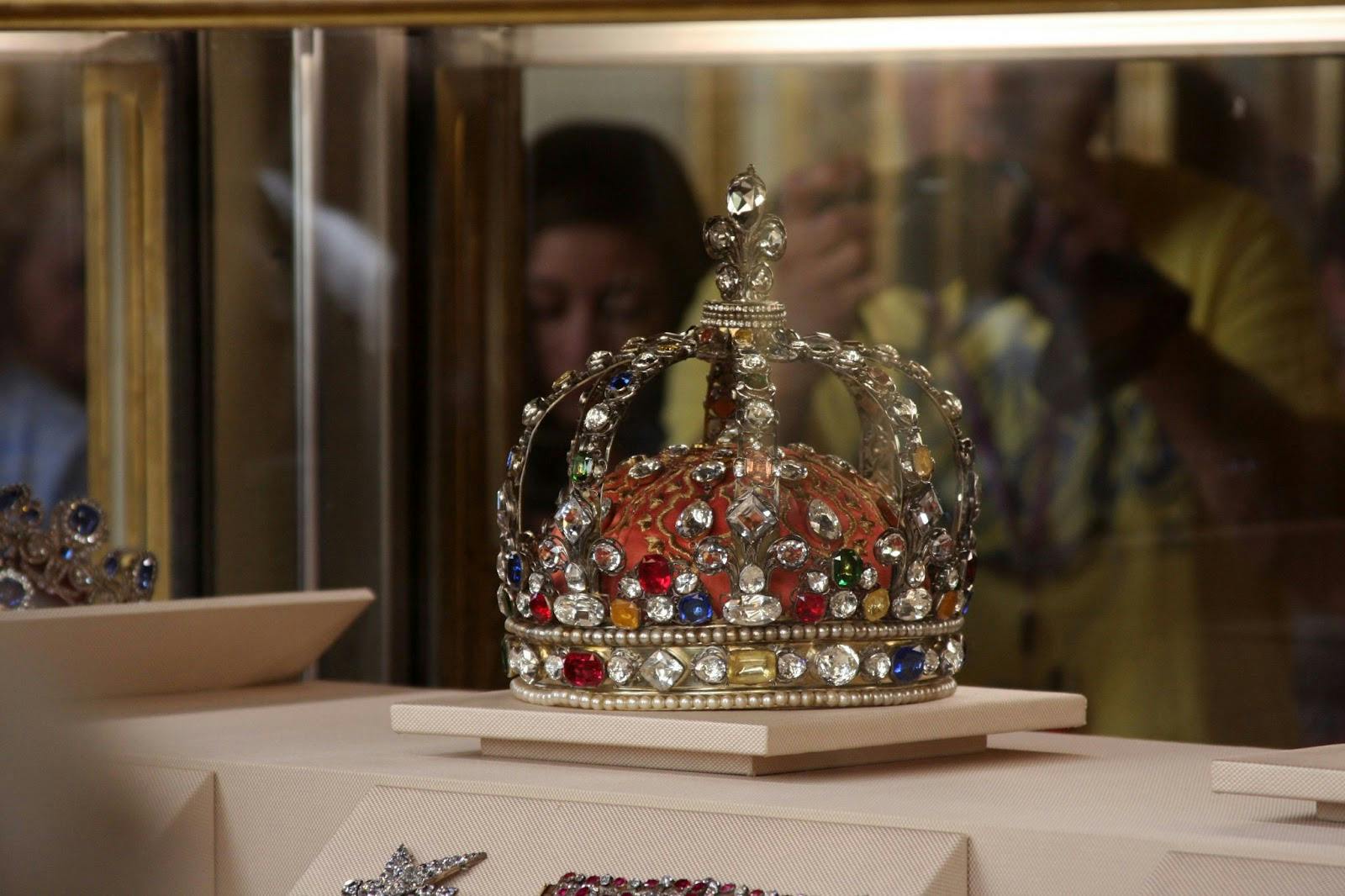 The Difference Between the British Crown Jewels and the Coronation Regalia