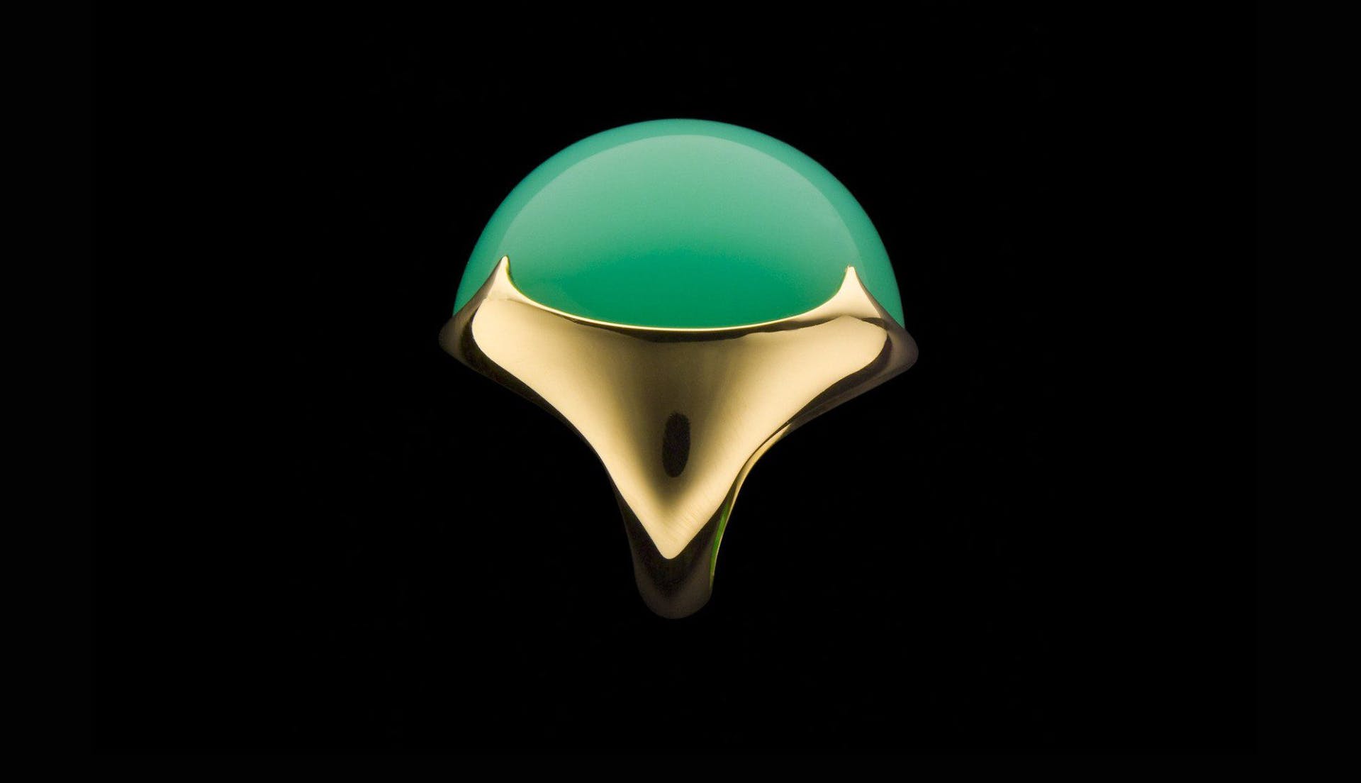 chrysoprase buying guide - cabochon ring