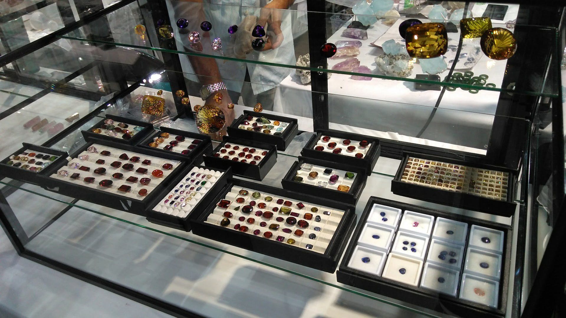 denver gem show - gems on display