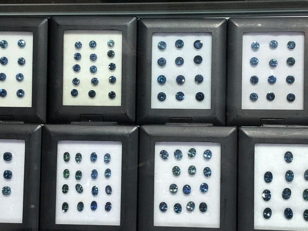 montant sapphire display