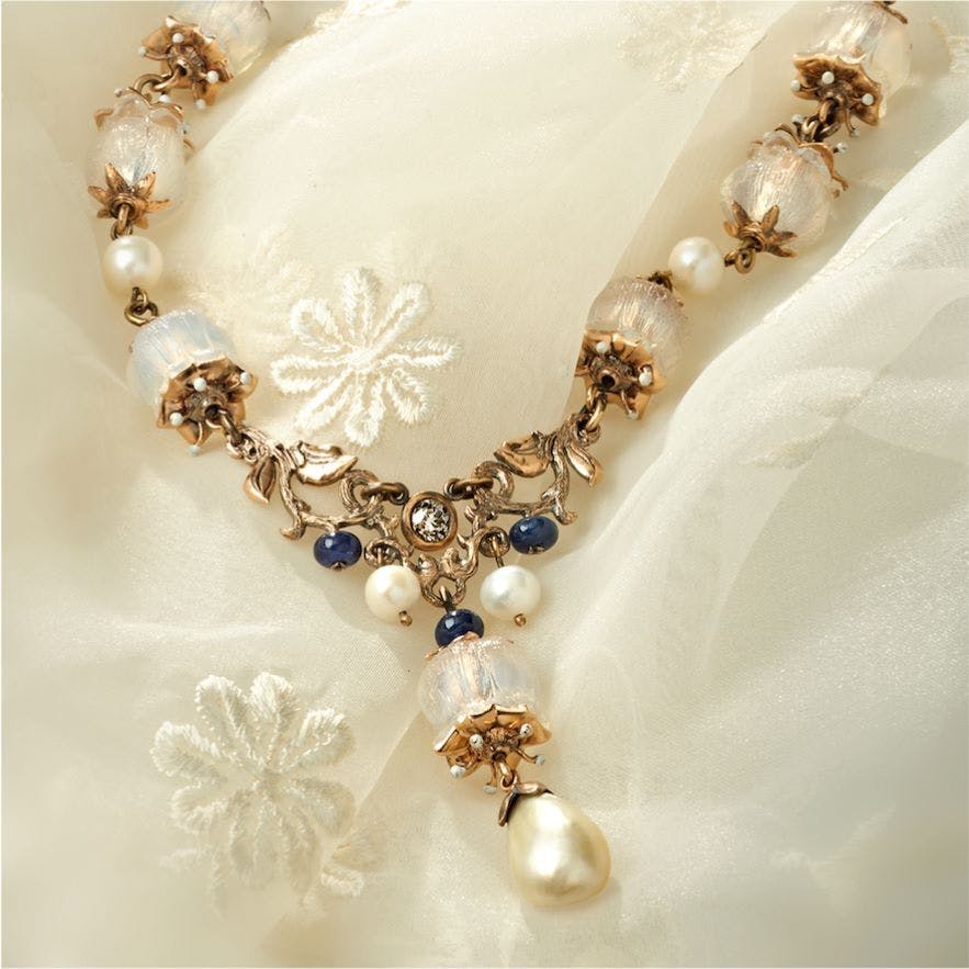 Pearl buying - natural pearl and lalique bead necklace