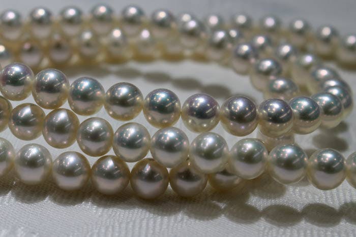 pearl buying - White pearls