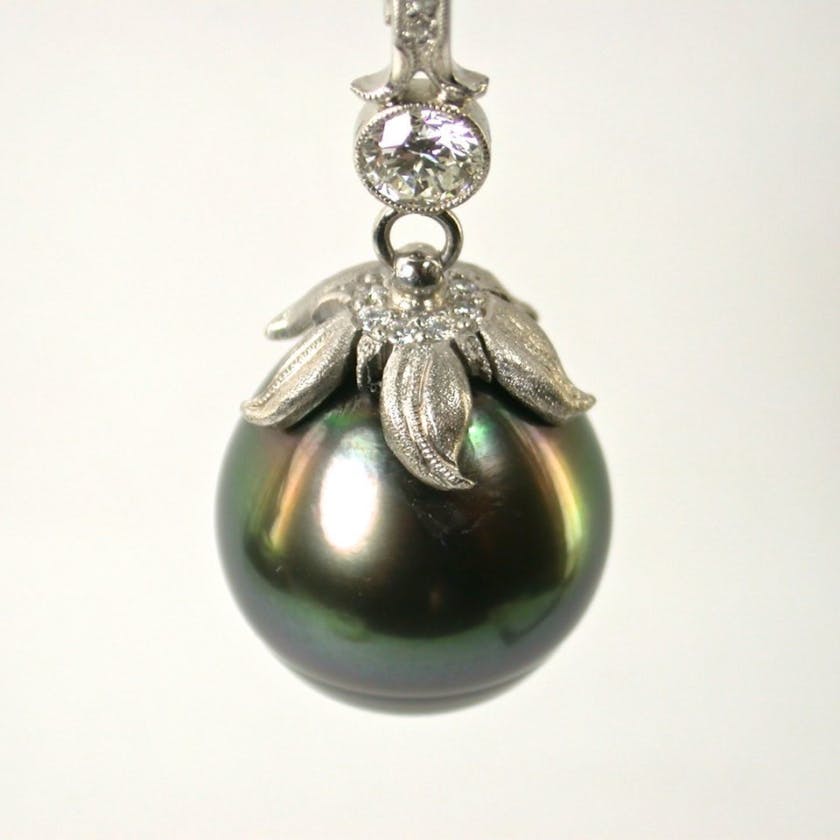 tahitian pearl pendant - zoomed