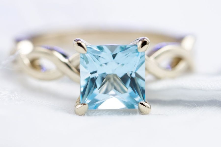 topaz solitaire with twisting band - engagement ring setting