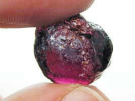 Portuguese gem design - rough rubellite