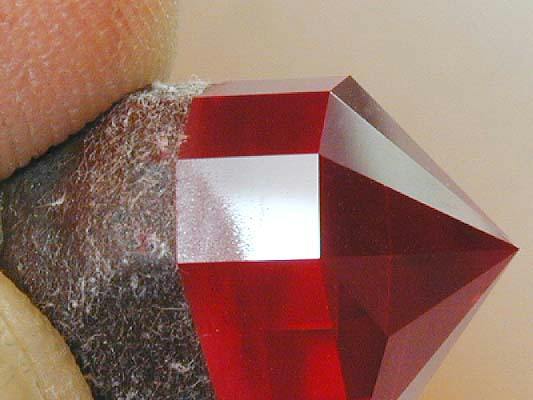 Girdle facet after 8,000 pre-polish - heart ruby